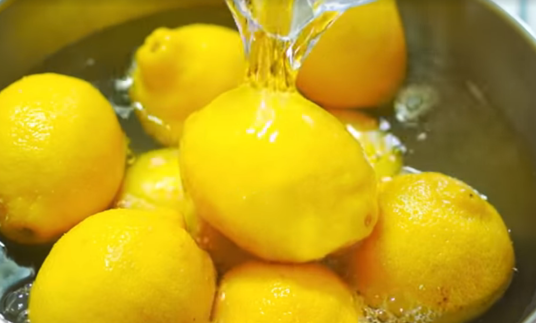 Лимоны под водой