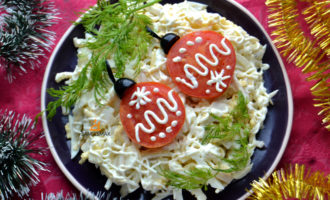 Новогодний салат с елочными шариками