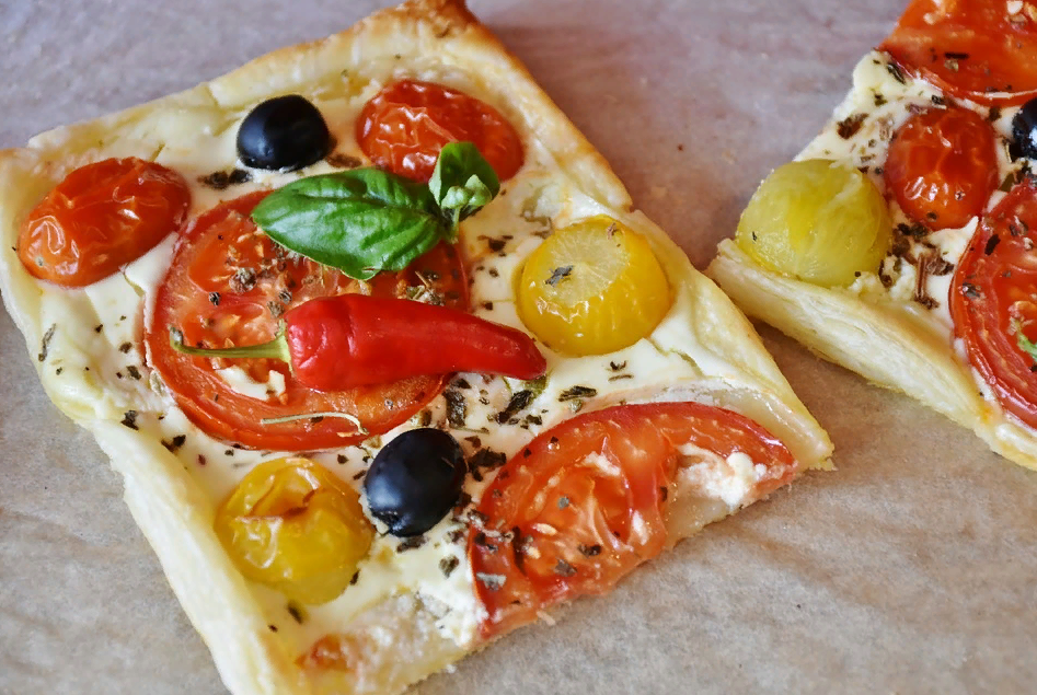 Мини-пицца с маслинами