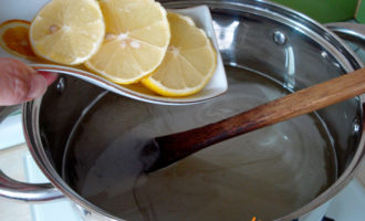 Лимон в сиропе